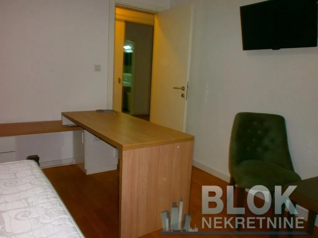 Izdavanje, trosoban stan, 105m², Dalmatinska ulica, Podgorica