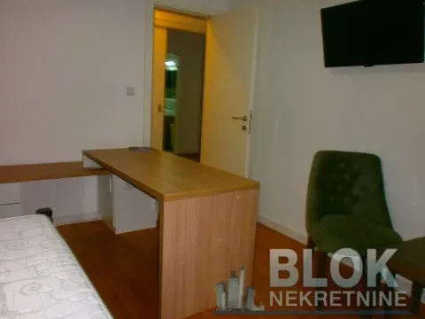 Izdavanje, trosoban stan, 105m², Dalmatinska ulica, Podgorica - image 4