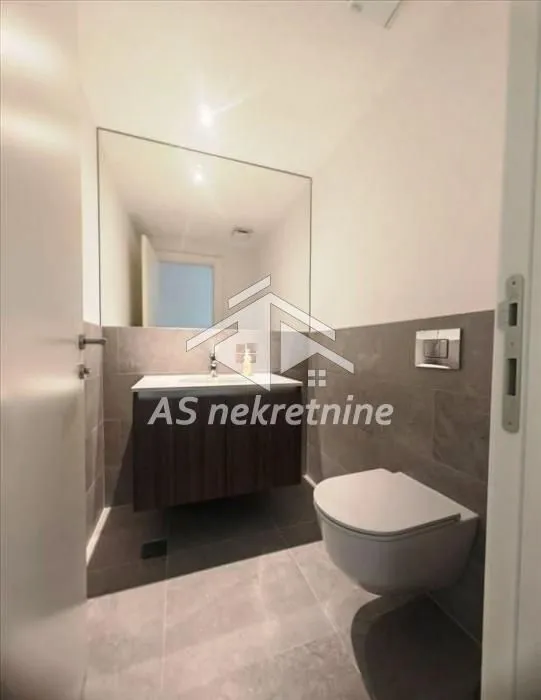 Izdavanje, četvorosoban stan, 120m², Savski Venac, Beograd