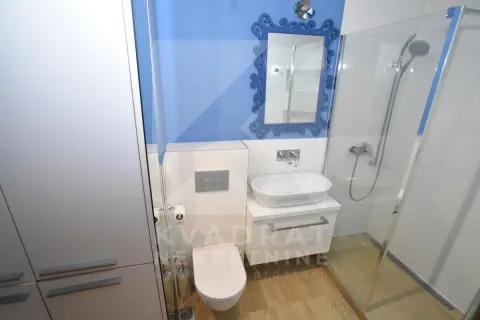 Moderne kupatilo sa tuš kabinom, umivaonikom i wc šoljom. - image 14
