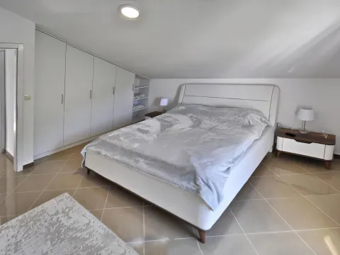 Izdavanje, trosoban stan, 150m², Pržno, Budva - image 4