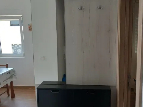 Izdavanje, jednosoban stan, 45m², Kumbor, Herceg Novi - image 2