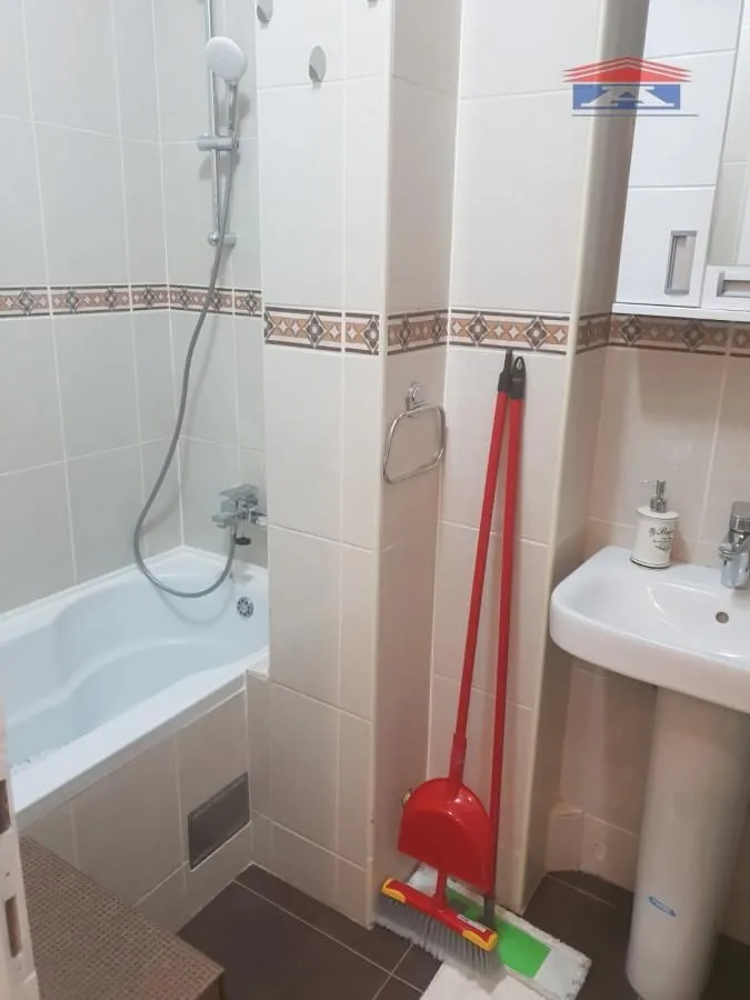 Izdavanje, jednosoban stan, 42m², Novi Sad, Srbija