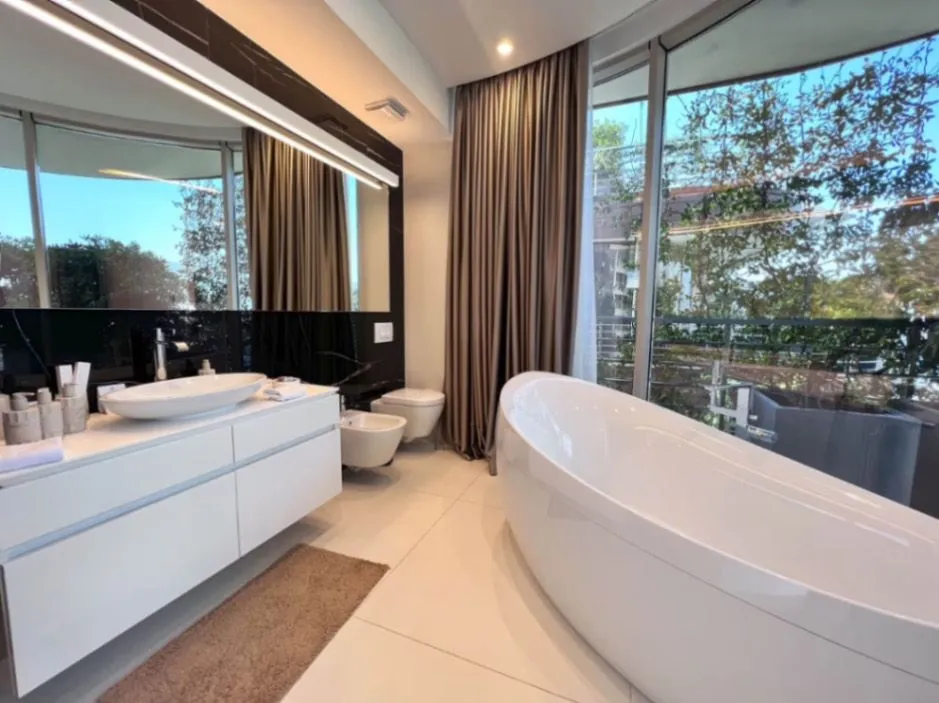 Sale, four bedroom apartment, 511m², Dukley Gardens, Budva