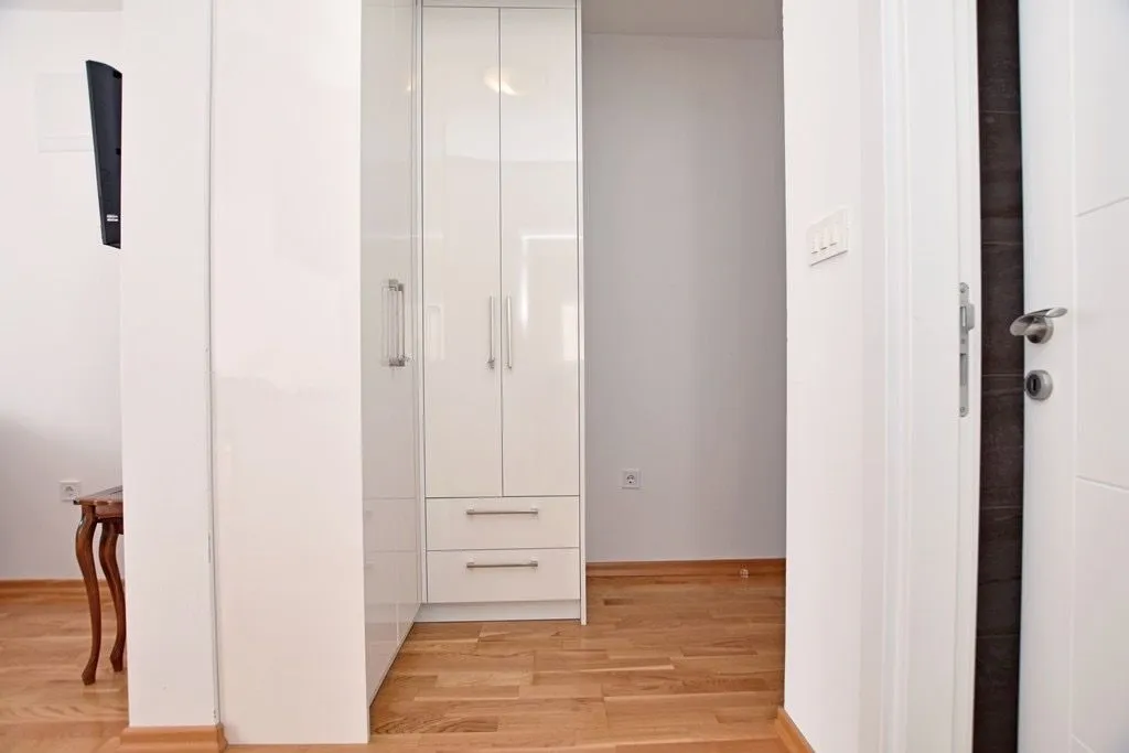 Izdavanje, jednosoban stan, 45m², Igalo, Herceg Novi