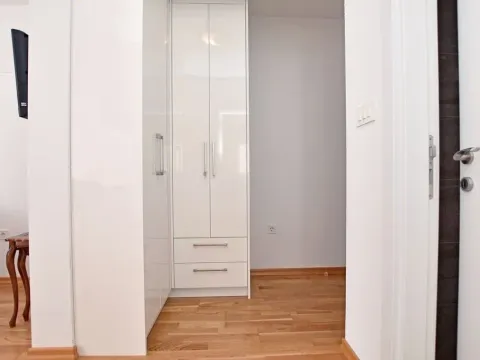 Izdavanje, jednosoban stan, 45m², Igalo, Herceg Novi - image 10