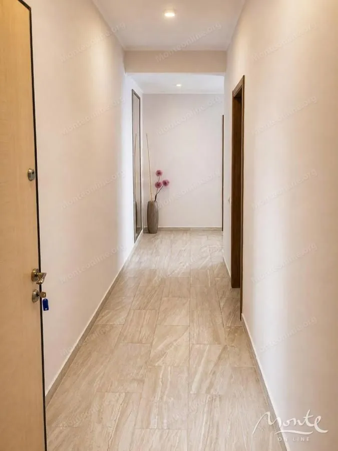 Prodaja, dvosoban stan, 70m², Komoševina, Budva