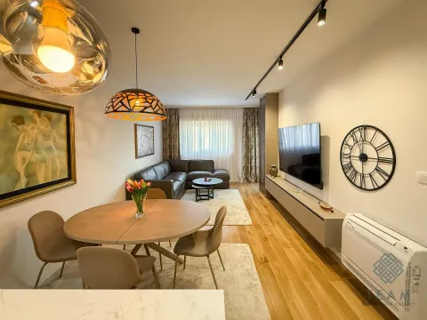 Izdavanje, dvosoban stan, 74m², Central Point, Podgorica - image 2