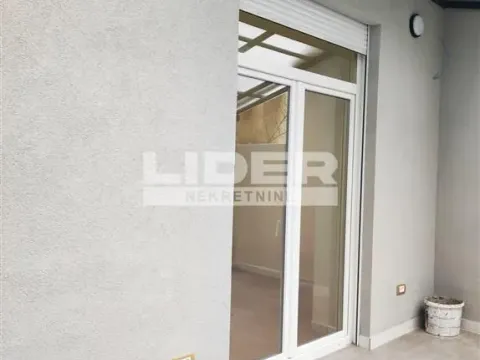 Rent, three bedroom apartment, 80m², Zeleni Venac, Beograd - image 10