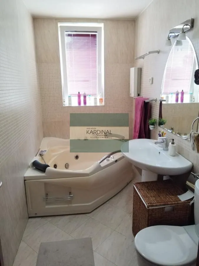Prodaja, četvorosoban stan, 115m², Grbavica, Novi Sad Sve Podlokacije