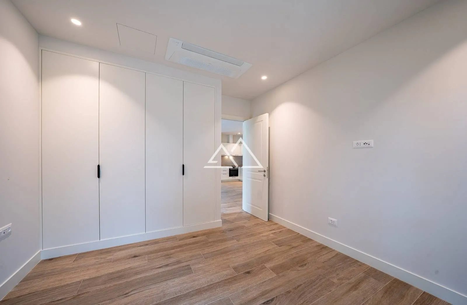 Prodaja, jednosoban stan, 65m², Luštica Bay, Tivat