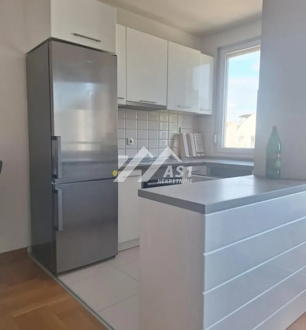 Izdavanje, dvosoban stan, 61m², Rotkvarija, Novi Sad Sve Podlokacije