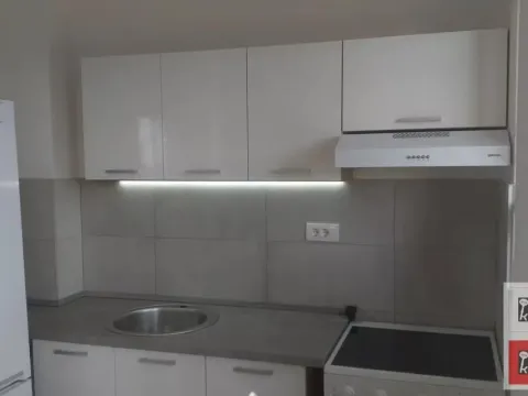 Izdavanje, trosoban stan, 59m², Sremska Kamenica, Petrovaradin