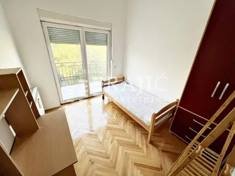 Furnished bedroom with a bed, wardrobe, and access to the terrace. - image 9