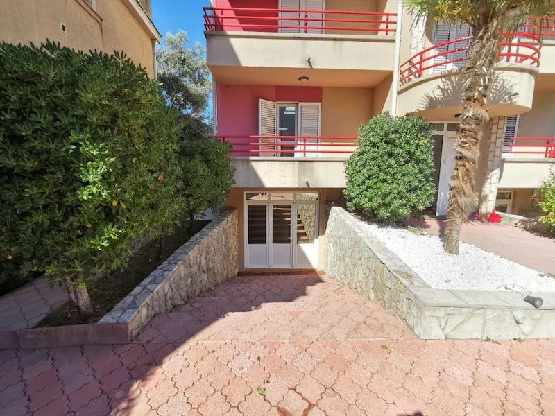 Rent, office space, 200m², Tološka šuma, Podgorica