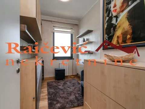 Izdavanje, trosoban stan, 90m², Savski Venac, Beograd - image 12