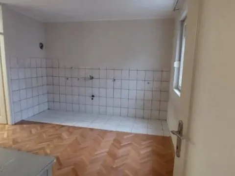 Izdavanje, poslovni prostor, 89m², Centar, Podgorica - image 12