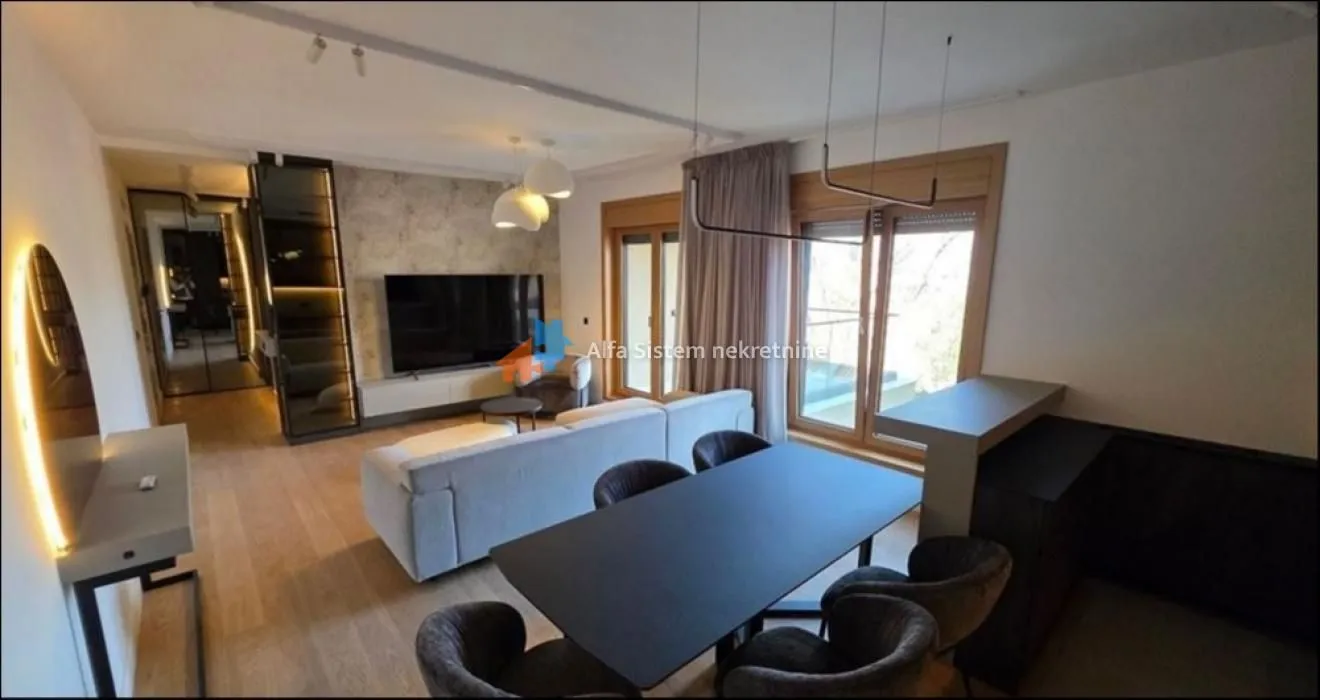 Izdavanje, trosoban stan, 95m², Savski Venac, Beograd