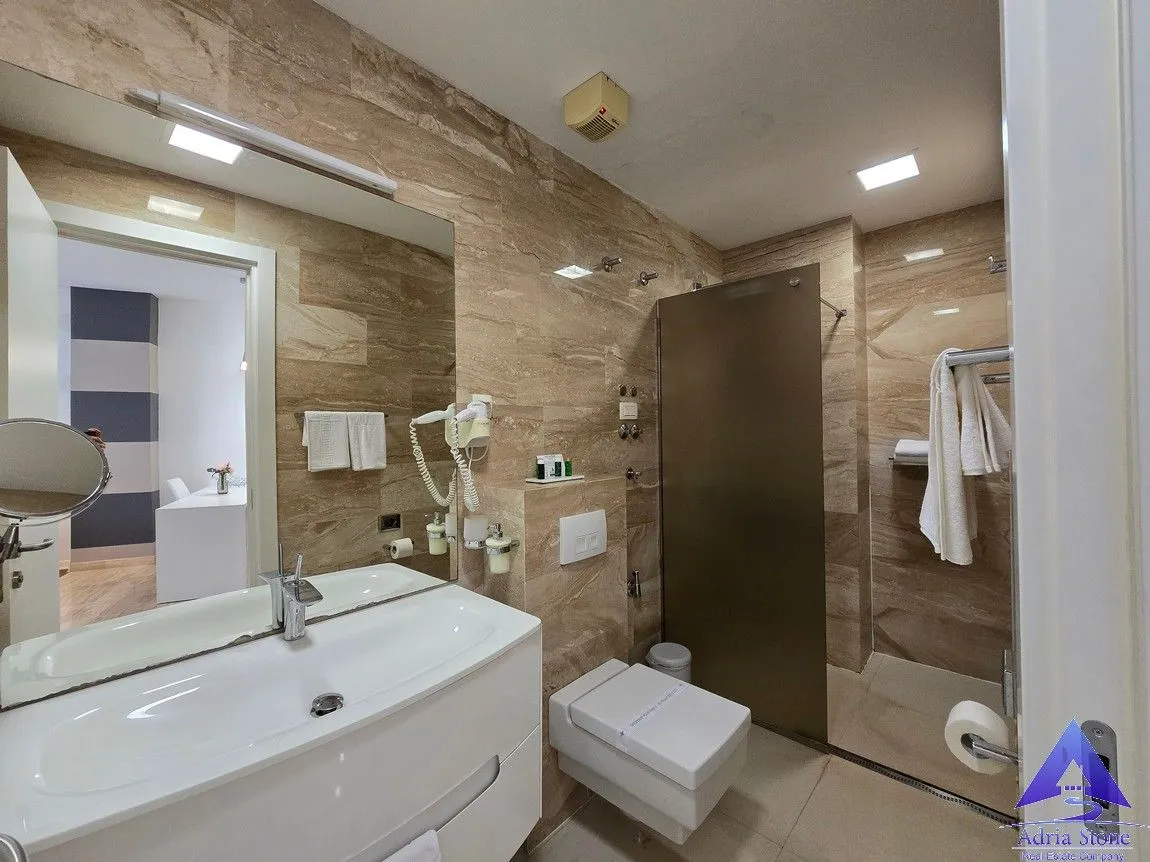 Prodaja, jednosoban stan, 63m², Centar, Budva