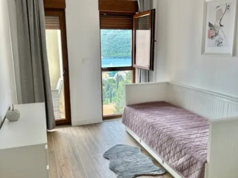 Sale, one bedroom apartment, 50m², Đenovići, Herceg Novi - image 5