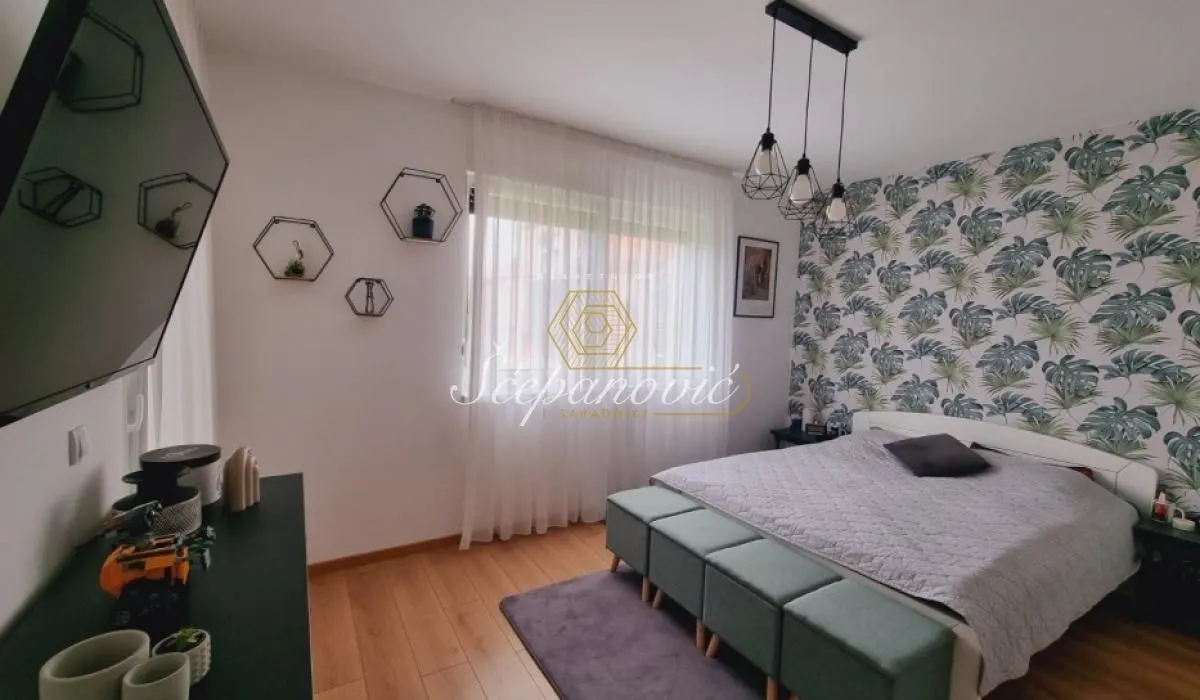 Prodaja, četvorosoban stan, 100m², Adice, Novi Sad Sve Podlokacije