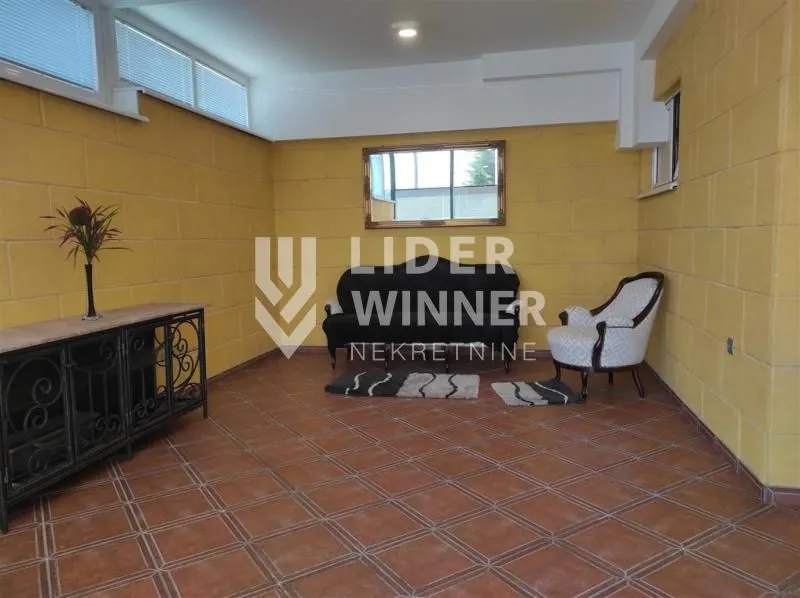 Rent, four bedroom apartment, 260m², Savski Venac, Beograd