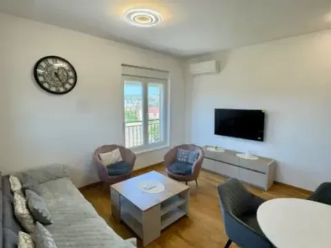 Izdavanje, dvosoban stan, 66m², Stari Aerodrom, Podgorica