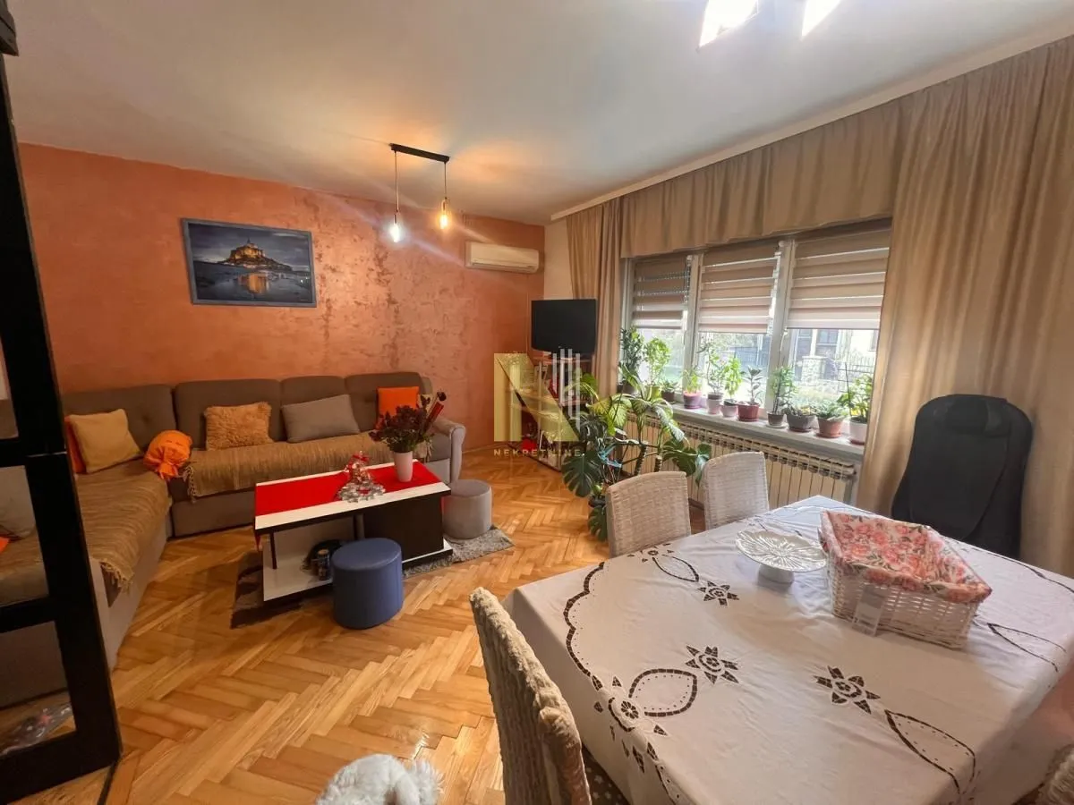 Sale, house, 250m², Veternik, Novi Sad Sve Podlokacije