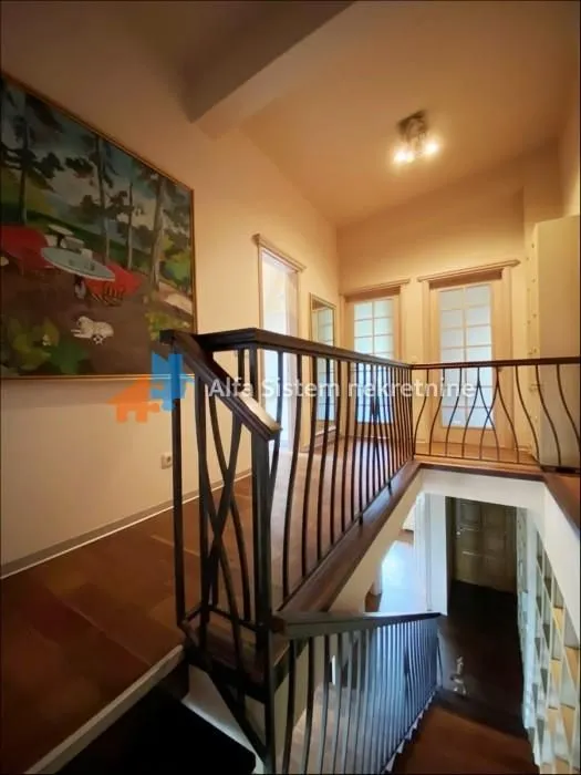 Izdavanje, stan, 200m², Savski Venac, Beograd