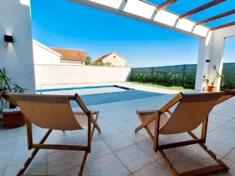 Prodaja, kuća, 200m², Donji Kokoti, Podgorica - image 11