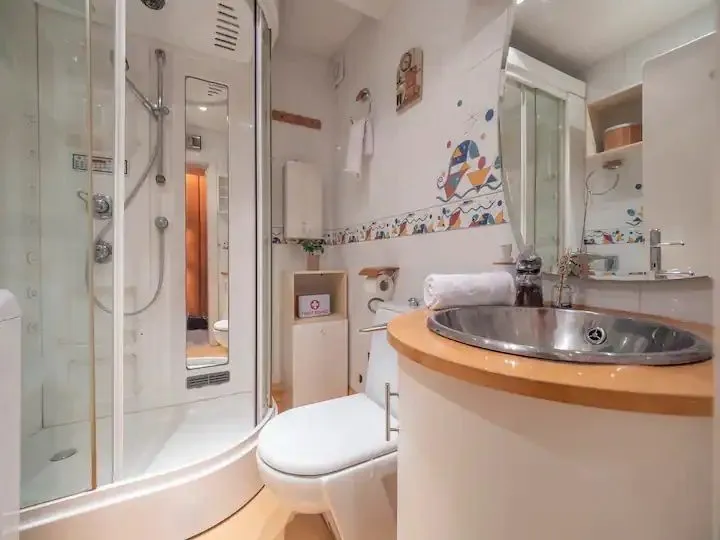 Izdavanje, dvosoban stan, 100m², Budva, Crna Gora