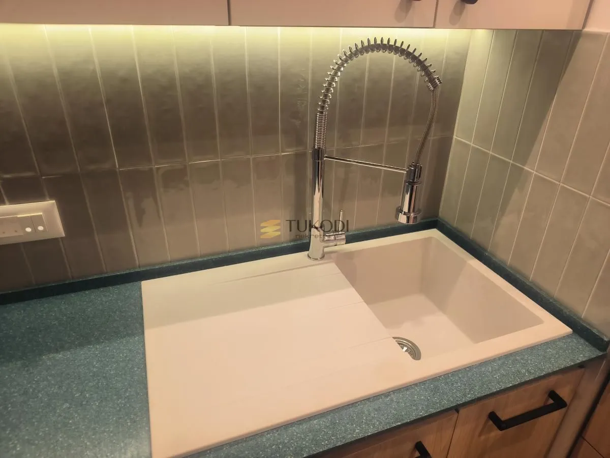 Izdavanje, dvosoban stan, 75m², Savski Venac, Beograd