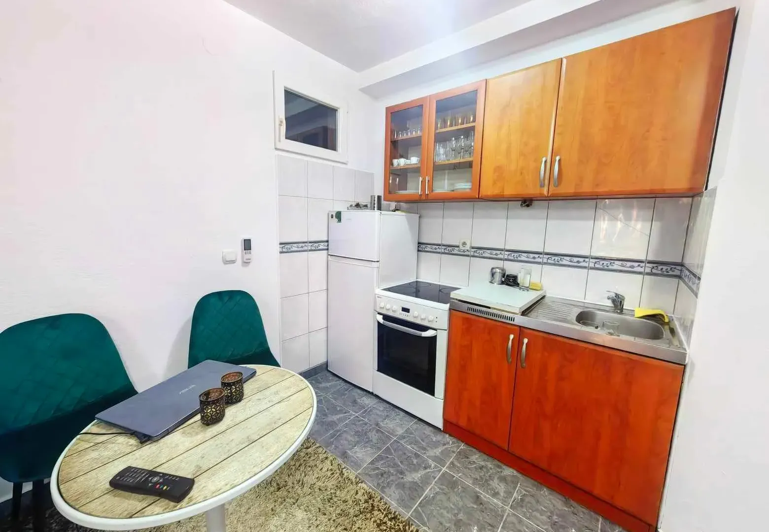 Izdavanje, stan, 22m², Tivat, Crna Gora
