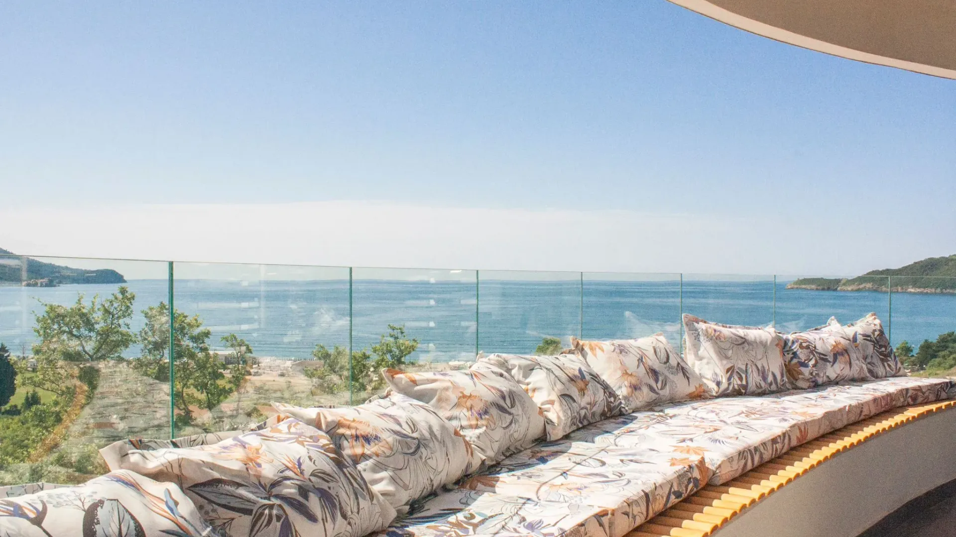 Sale, one bedroom apartment, 98m², Bečići, Budva