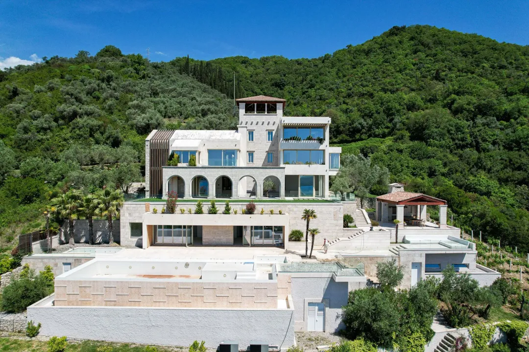 Sale, house, 850m², Tivat, Crna Gora