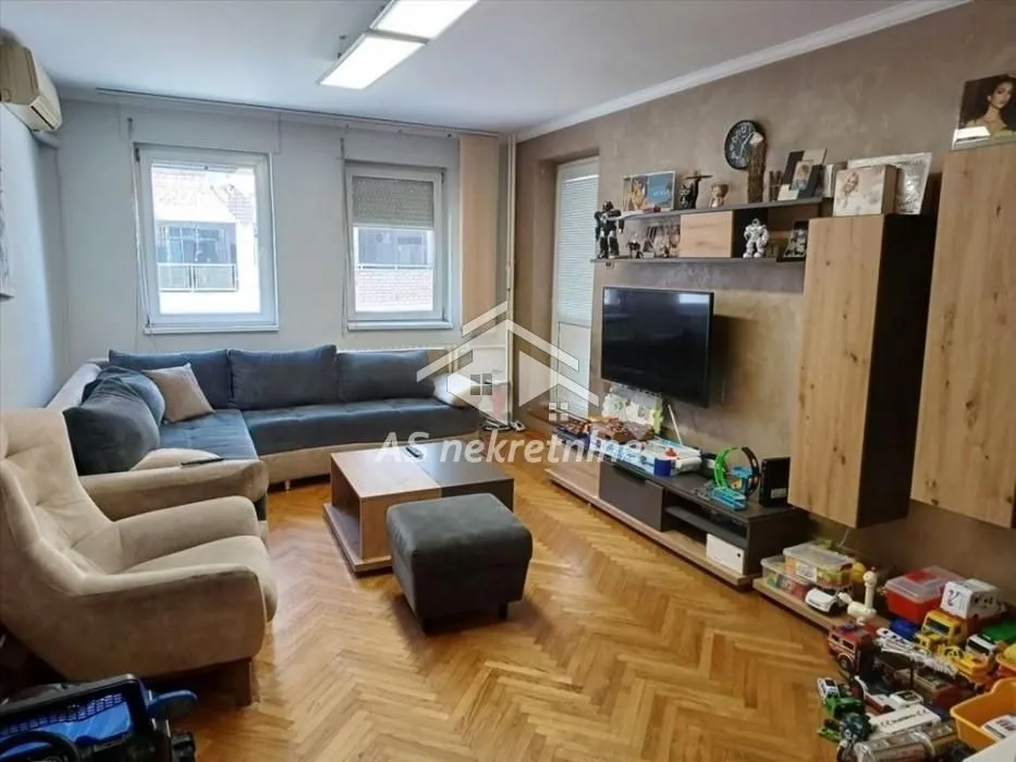 Izdavanje, trosoban stan, 90m², Novi Beograd Sve Podlokacije, Beograd