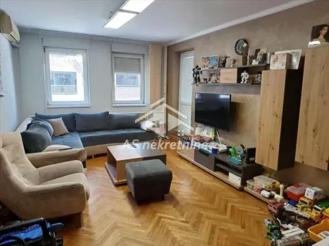 Izdavanje, trosoban stan, 90m², Novi Beograd Sve Podlokacije, Beograd