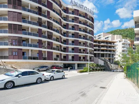 Sale, studio apartment, 45m², Bečići, Budva - image 16