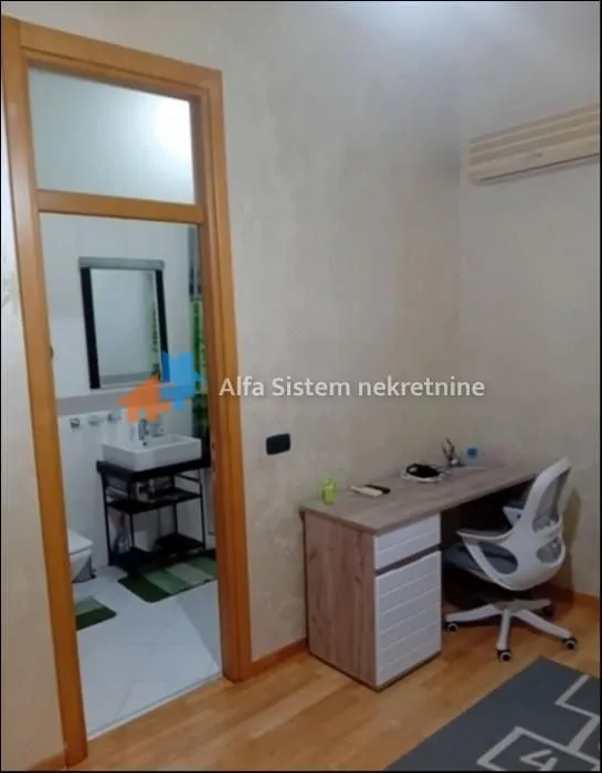 Izdavanje, trosoban stan, 98m², Savski Venac, Beograd