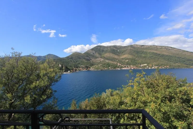Prodaja, kuća, 170m², Lepetani, Tivat