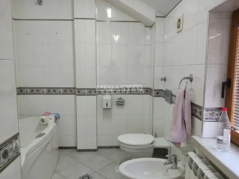 Izdavanje, poslovni prostor, 166m², Vračar Centar, Vračar Sve Podlokacije - image 13