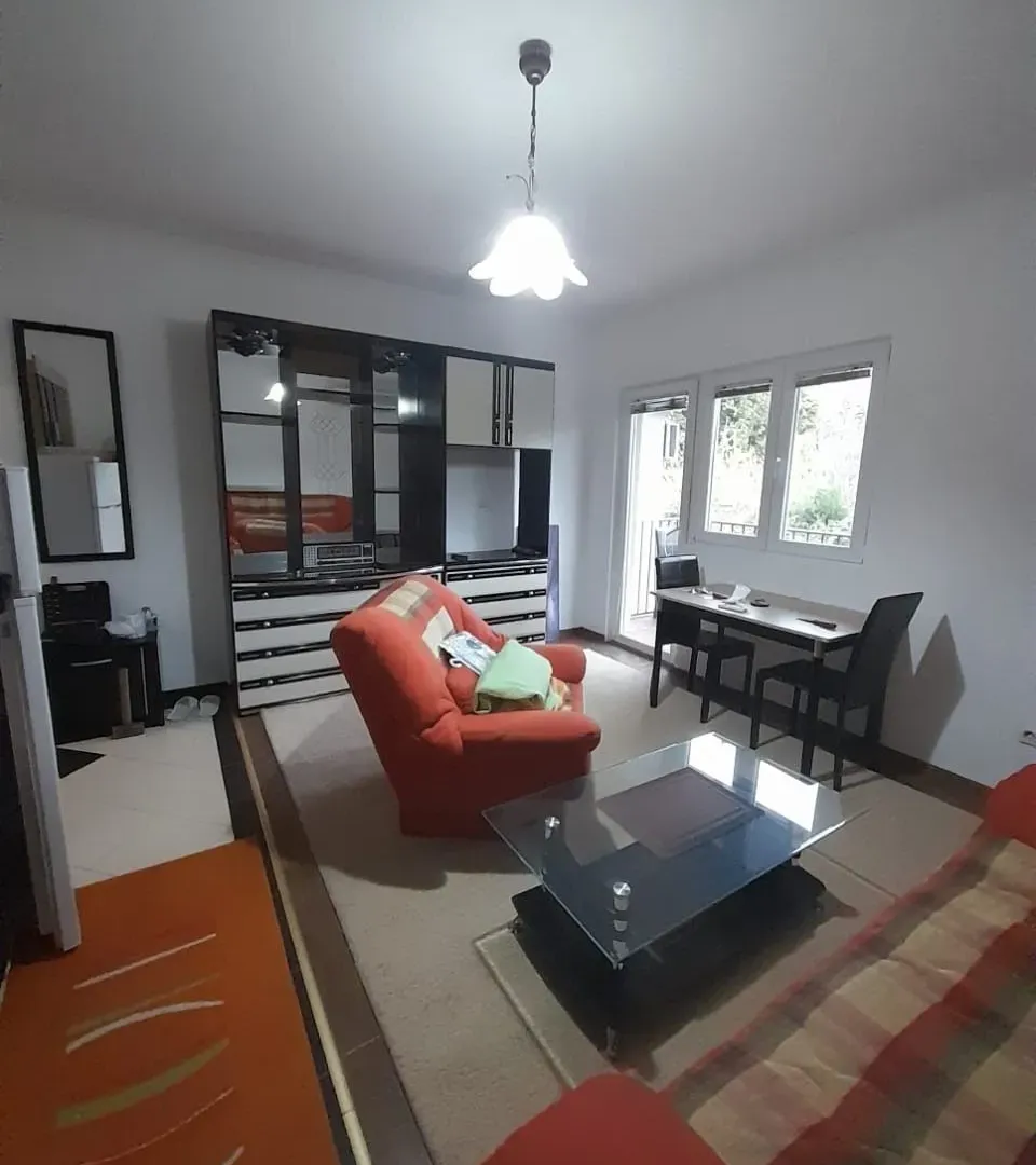 Izdavanje, jednosoban stan, 40m², Čeluga, Bar