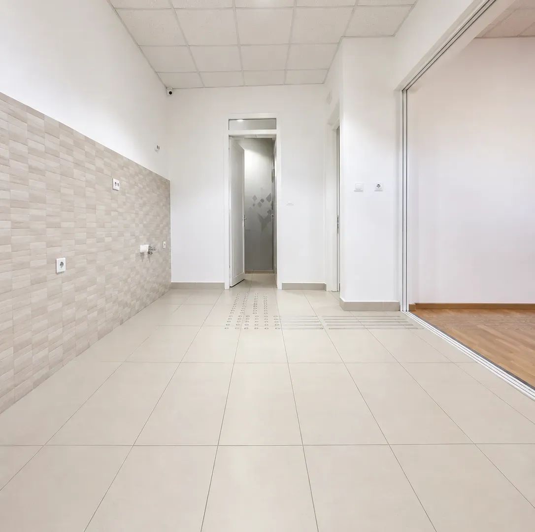 Izdavanje, poslovni prostor, 150m², Stara Varoš, Podgorica