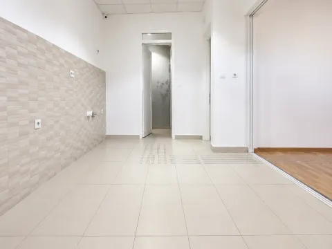 Izdavanje, poslovni prostor, 150m², Stara Varoš, Podgorica - image 5