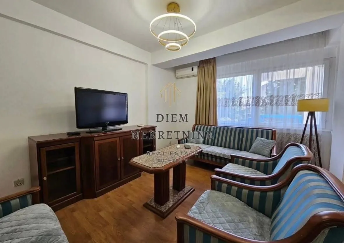 Izdavanje, trosoban stan, 110m², Centar, Bar
