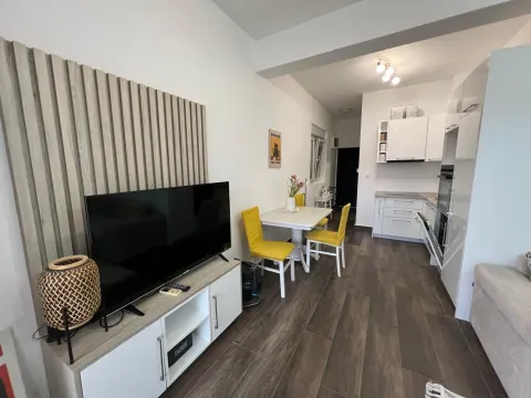Izdavanje, dvosoban stan, 56m², Tivat, Crna Gora - image 5