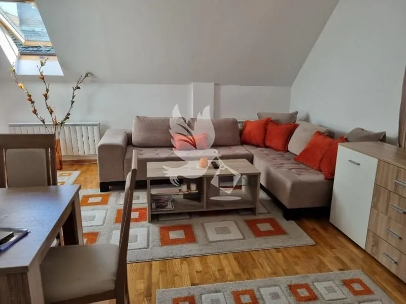 Prodaja, četvorosoban stan, 90m², Centar, Zlatibor