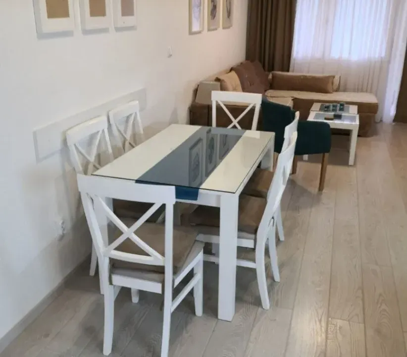 Izdavanje, dvosoban stan, 80m², Centar, Tivat