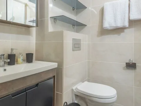 Izdavanje, jednosoban stan, 50m², Budva, Crna Gora - image 12