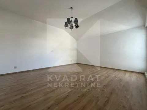 Izdavanje, kuća, 500m², Stari Aerodrom, Podgorica - image 11